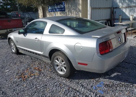 2009 Ford Mustang V6/V6 Premium из США, поврежденный, VIN 1ZVHT80N695110911